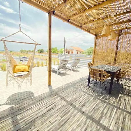Boho Nomad Seaview Detached House *