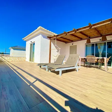 Boho Nomad Seaview Detached House Vakantiehuis *