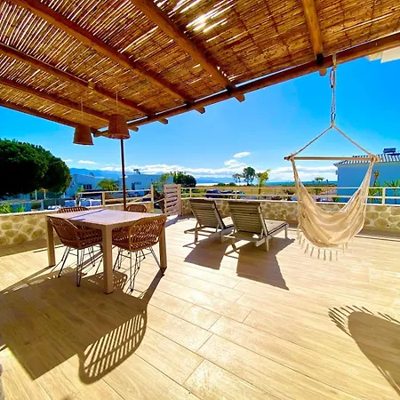 Boho Nomad Seaview Detached House *