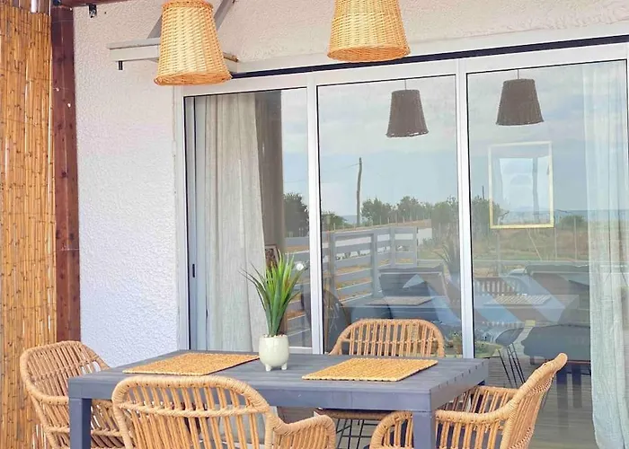 Boho Nomad Seaview Detached House *