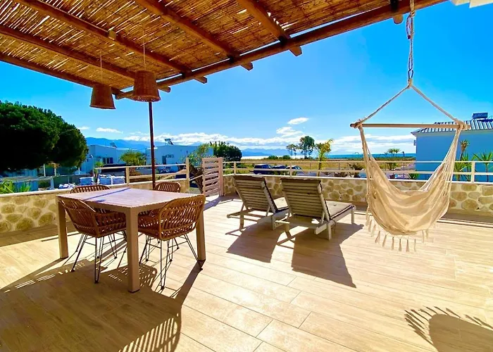 Boho Nomad Seaview Detached House *