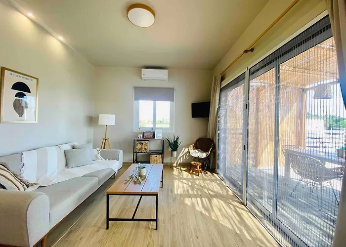 Boho Nomad Seaview Detached House *